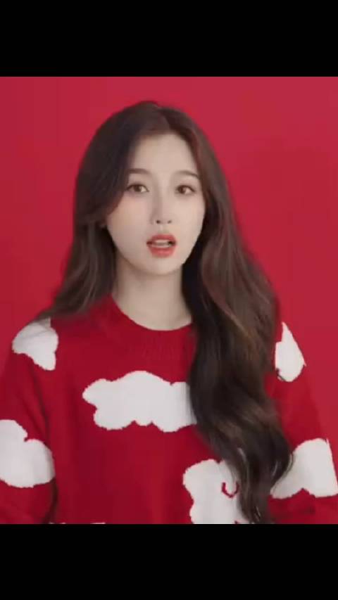 虞书欣红色云朵图案毛衣造型虞书欣最新广告大片有红色云朵图案毛衣