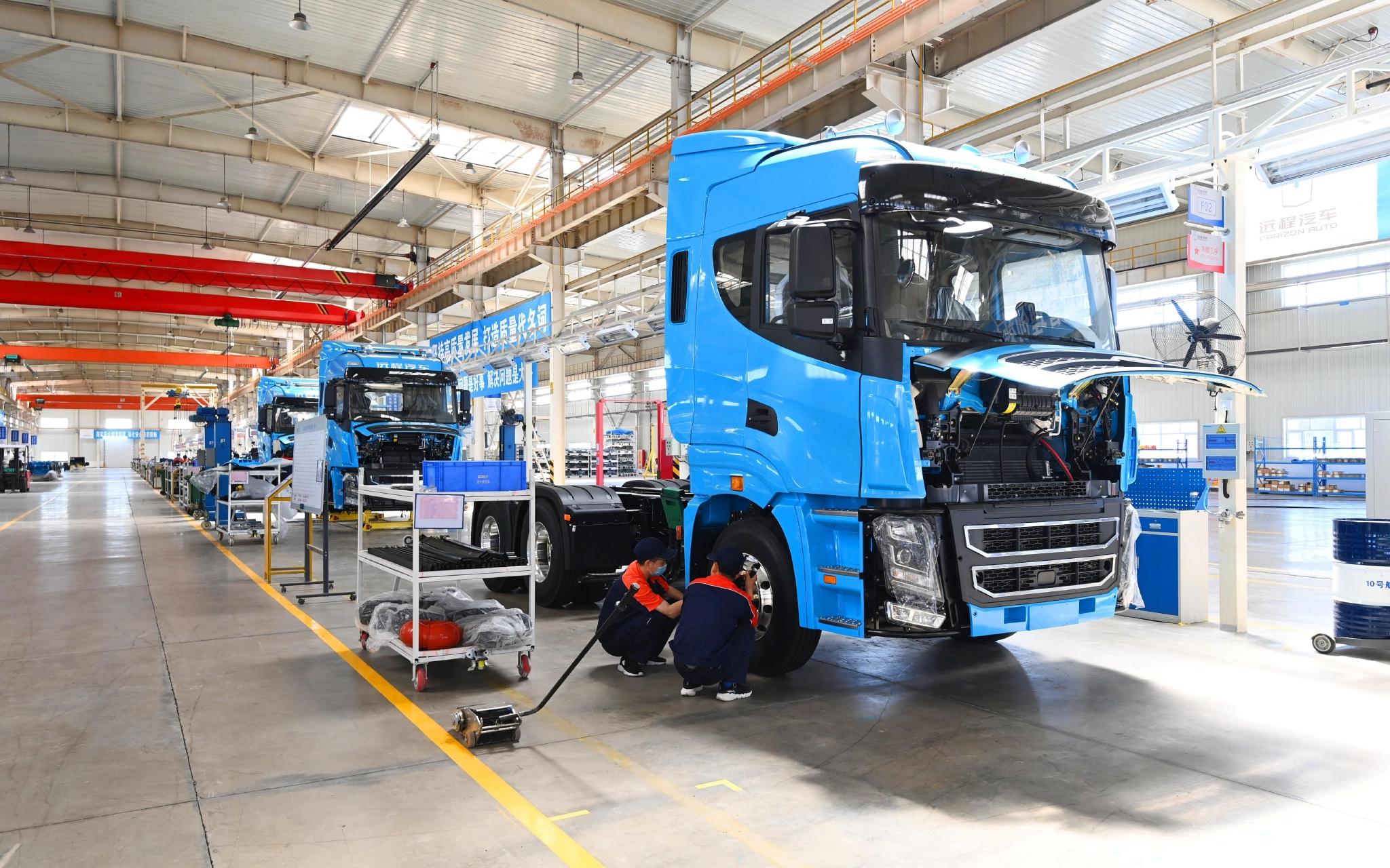 吉利晋中基地生产线上的甲醇重卡.受访者供图