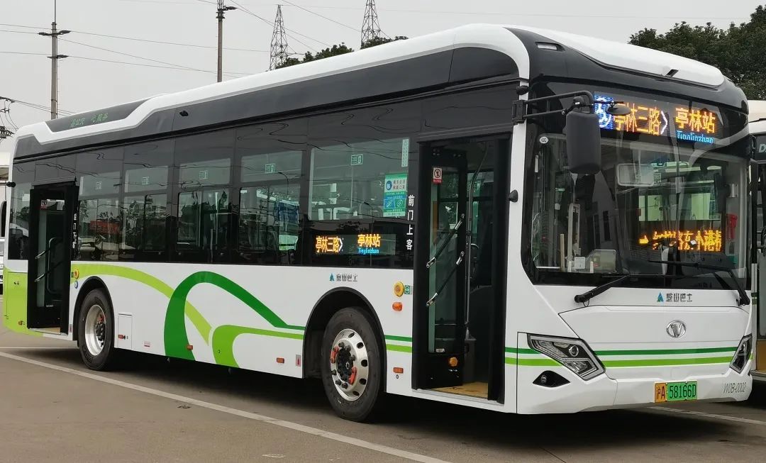 金山这路公交全线换新车你乘过了吗