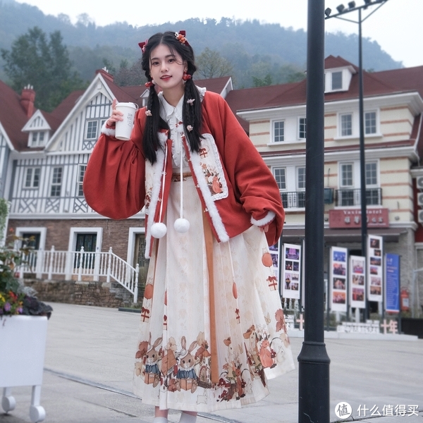 【新年战袍推荐】汉服就是那个可以让你红配绿也不会错的穿搭好物|汉服|穿搭_新浪新闻