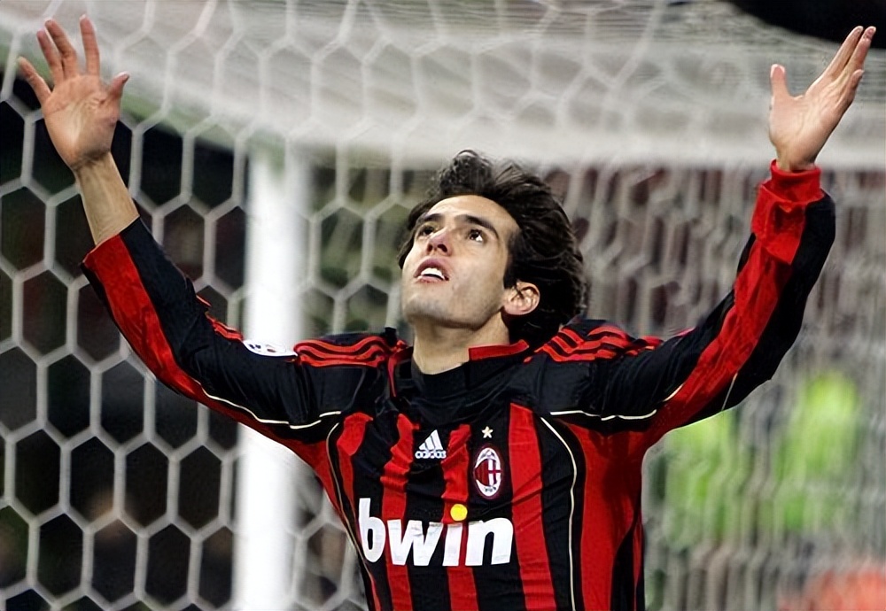 ac米兰队史今天:2006年卡卡双响 吉拉2传1射,意甲3-0卡塔尼亚