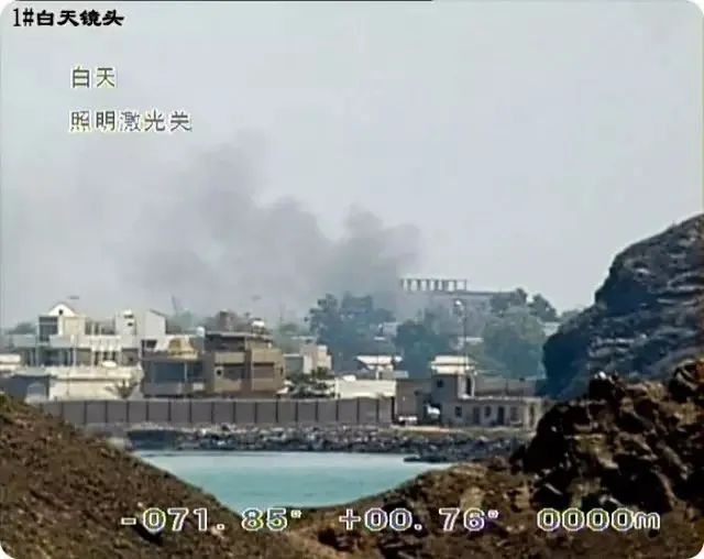 ▲ 也门亚丁港港口不远处的爆炸浓烟