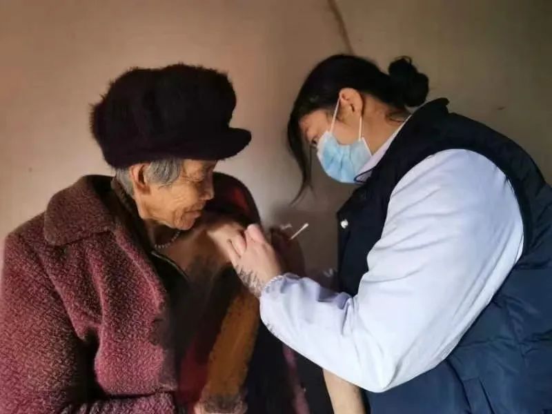 一个空心村样本：给1300名老人打疫苗