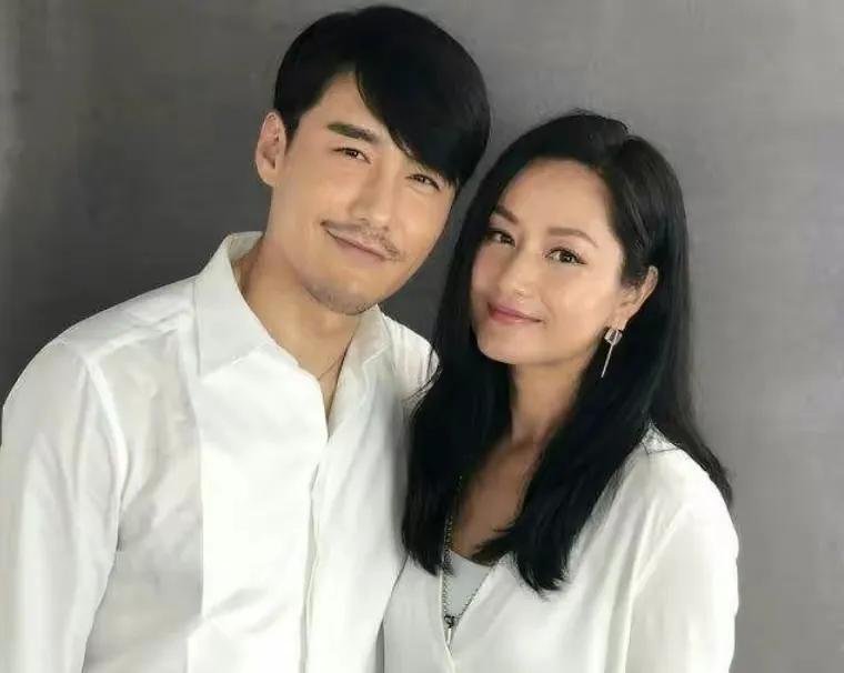 瞿颖罕见晒照,51岁的她移民泰国,住豪宅打网球,皮肤黑了好多|瞿颖|皮肤|泰国_新浪新闻