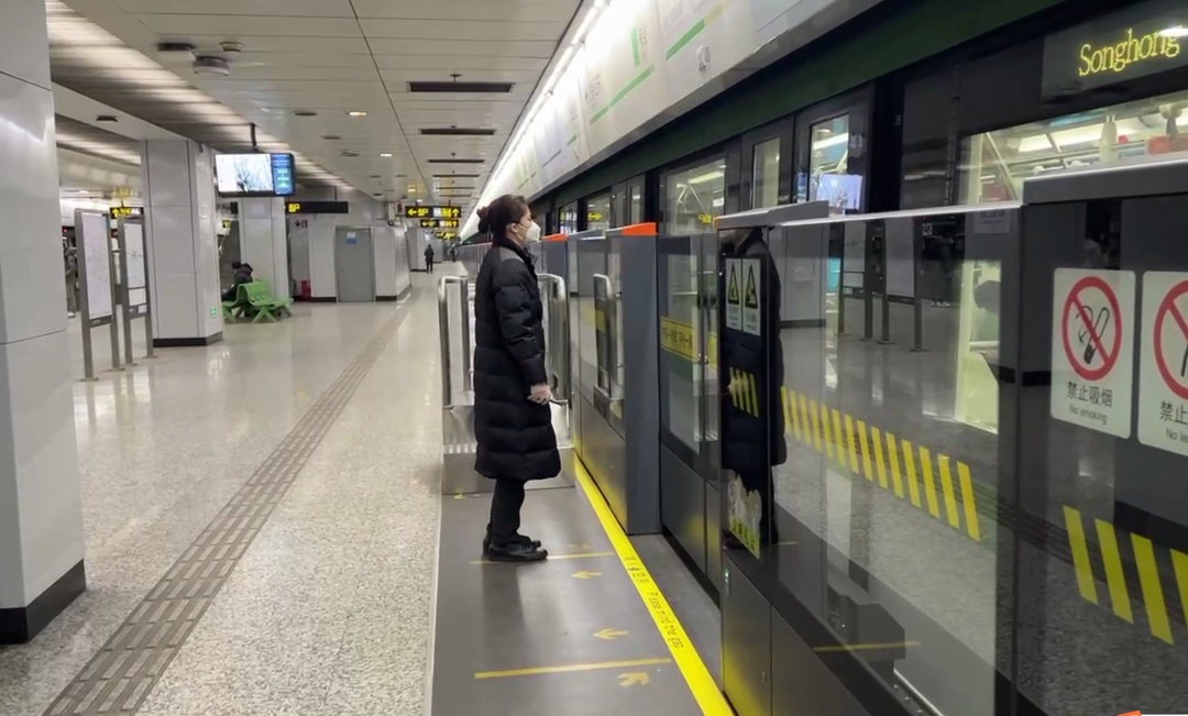 地铁2号线淞虹路站亮出"御寒组合拳"|地铁_新浪新闻