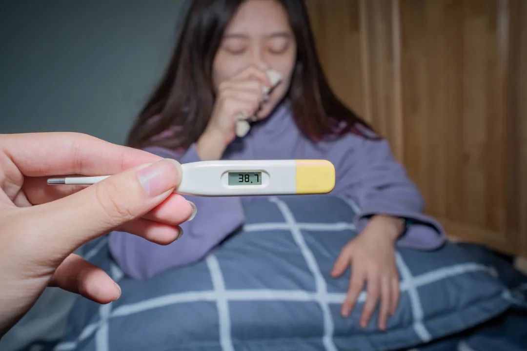 挑个“好毒株”主动“接种”可行吗？为什么有人症状轻，有人却很重？休闲区蓝鸢梦想 - Www.slyday.coM