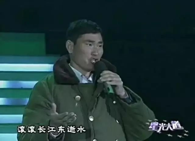 借钱给村民的那一刻,大衣哥就注定了会成为恶人_新浪新闻