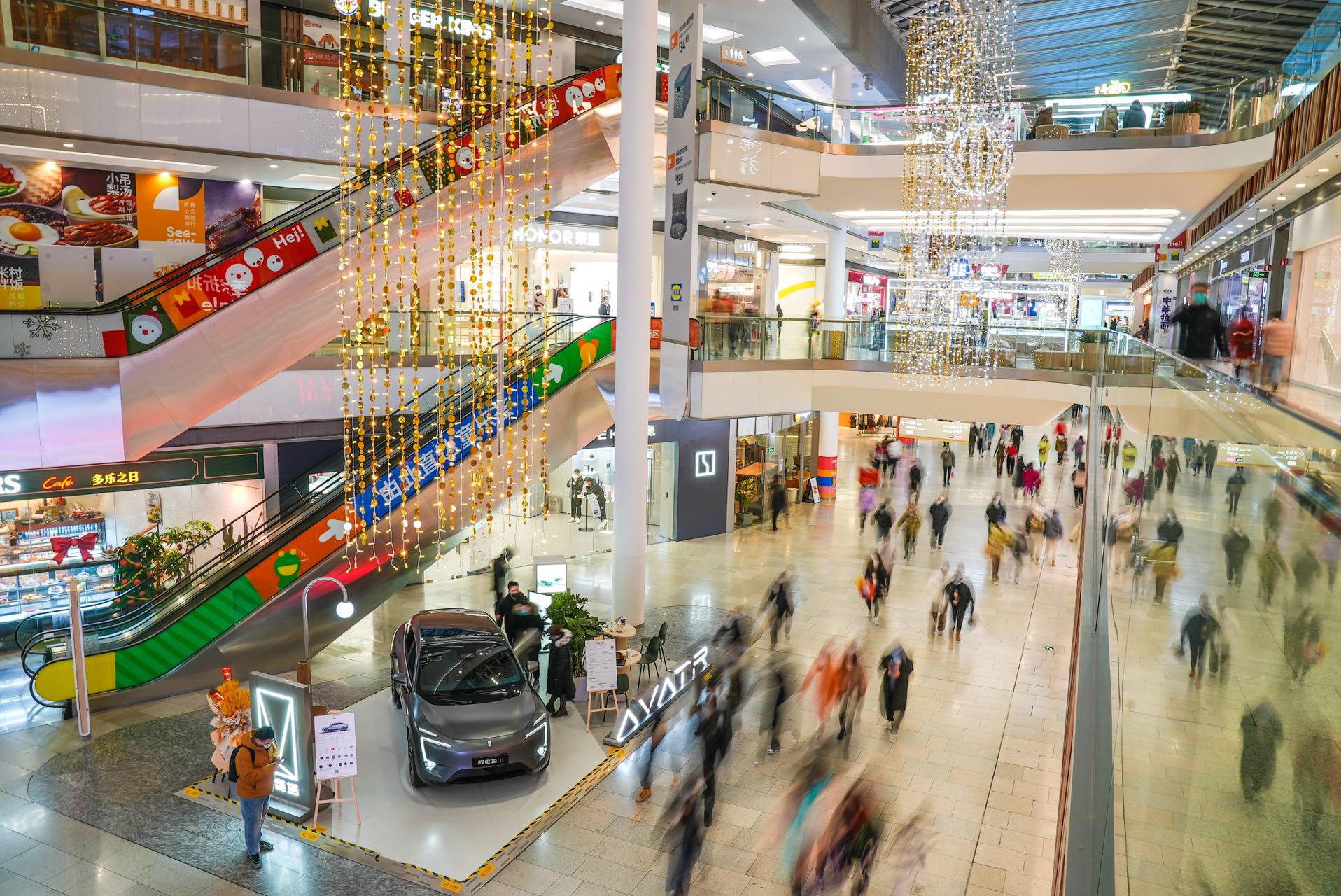 大兴西红门的荟聚广场,傍晚时分,顾客络绎不绝.武亦彬 摄&nbsp