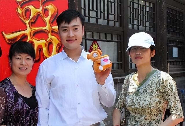 成名后为父母买房,和女友相恋6年结婚,40岁没孩子|关思婷|张桐|父母