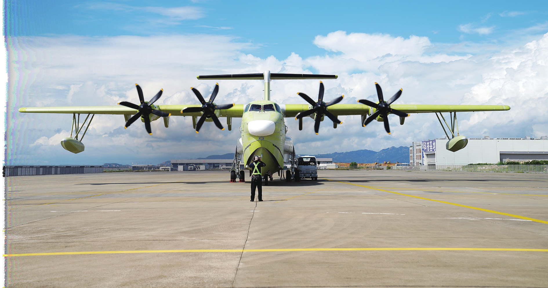 中国航空报讯:2022年12月9日,ag600m(1006架)顺利