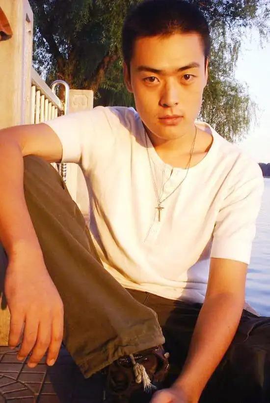 演员张桐:成名后为父母买房,和女友相恋6年结婚,40岁没孩子|关思婷