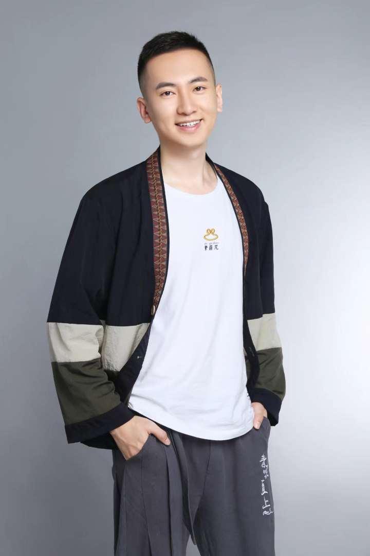 书香嘉宾主持人讲解员文博up主来认识一下这位宝藏男孩