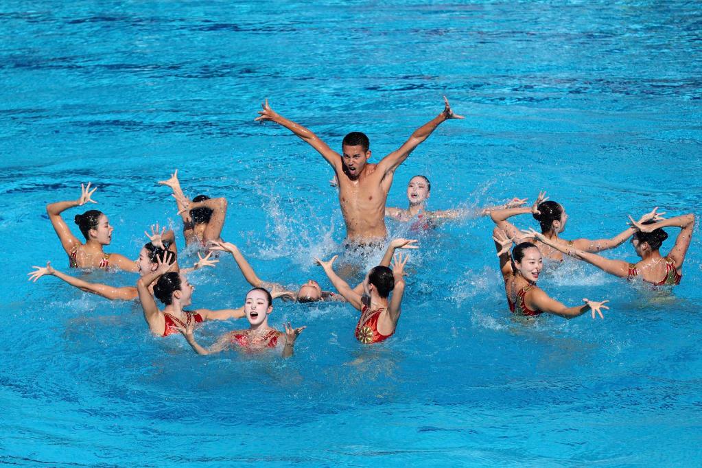 2022年布達佩斯游泳世錦賽花樣游泳表演秀。須眉<strong></strong>新華社記者鄭煥松攝