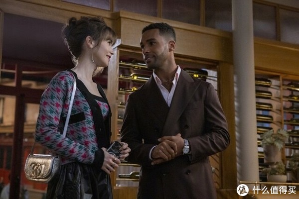 美剧《艾米丽在巴黎》第三季:Emily 告别绿茶,事业成主线压轴多角恋|艾米丽在巴黎|美剧_新浪新闻