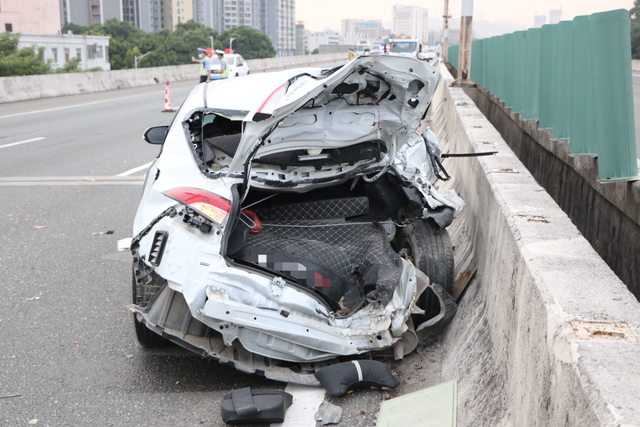 逗留事故现场,半小时后被撞身亡!