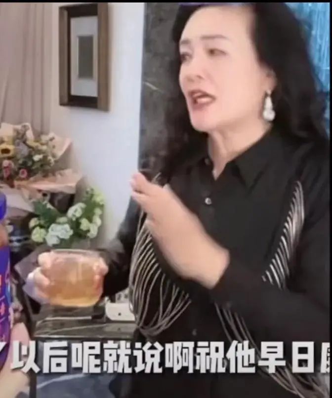 张兰透露和大S官司细节,并说出下一步棋,网友直呼兰姐料事如神|张兰|大S|汪小菲_新浪新闻