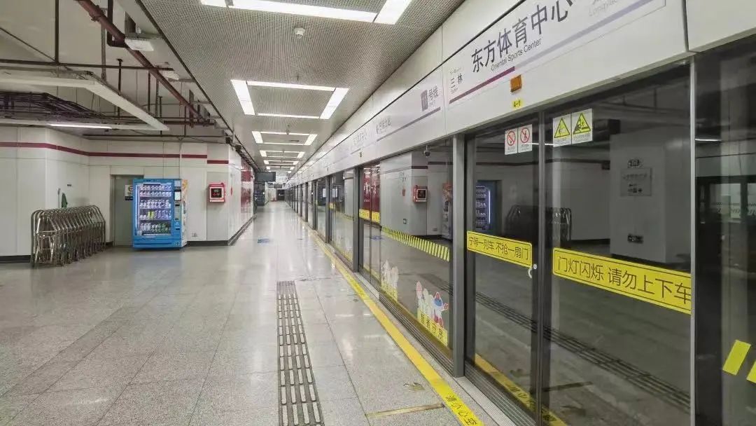 改造后明亮整洁的站台