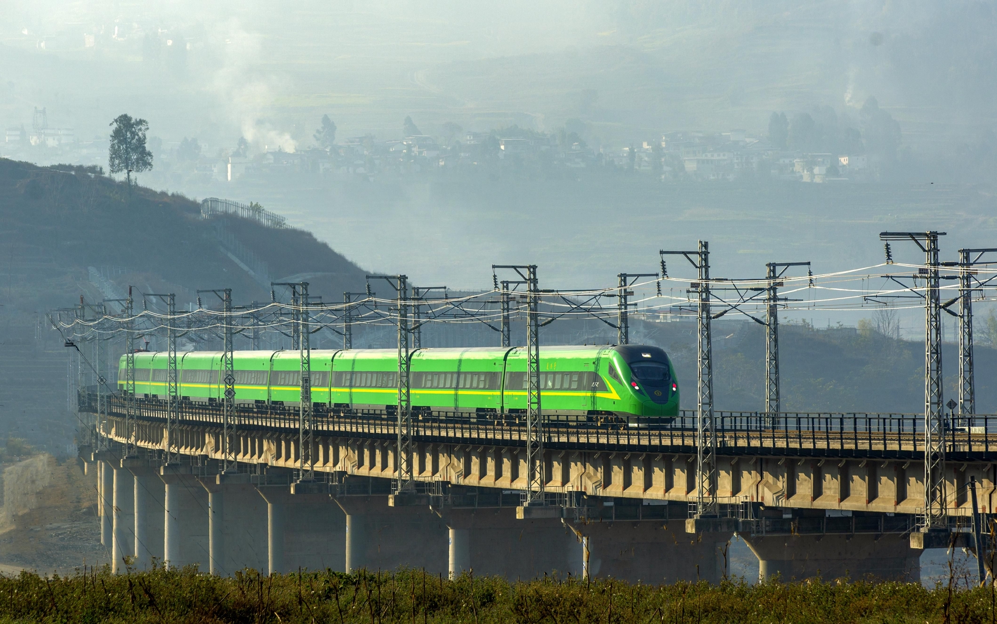 新成昆铁路全线贯通运营成都至多地旅行时间将大幅压缩