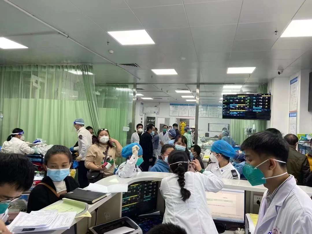 人民医院急诊科正常情况下海南省人民医院急诊室连日来处于高负荷运转