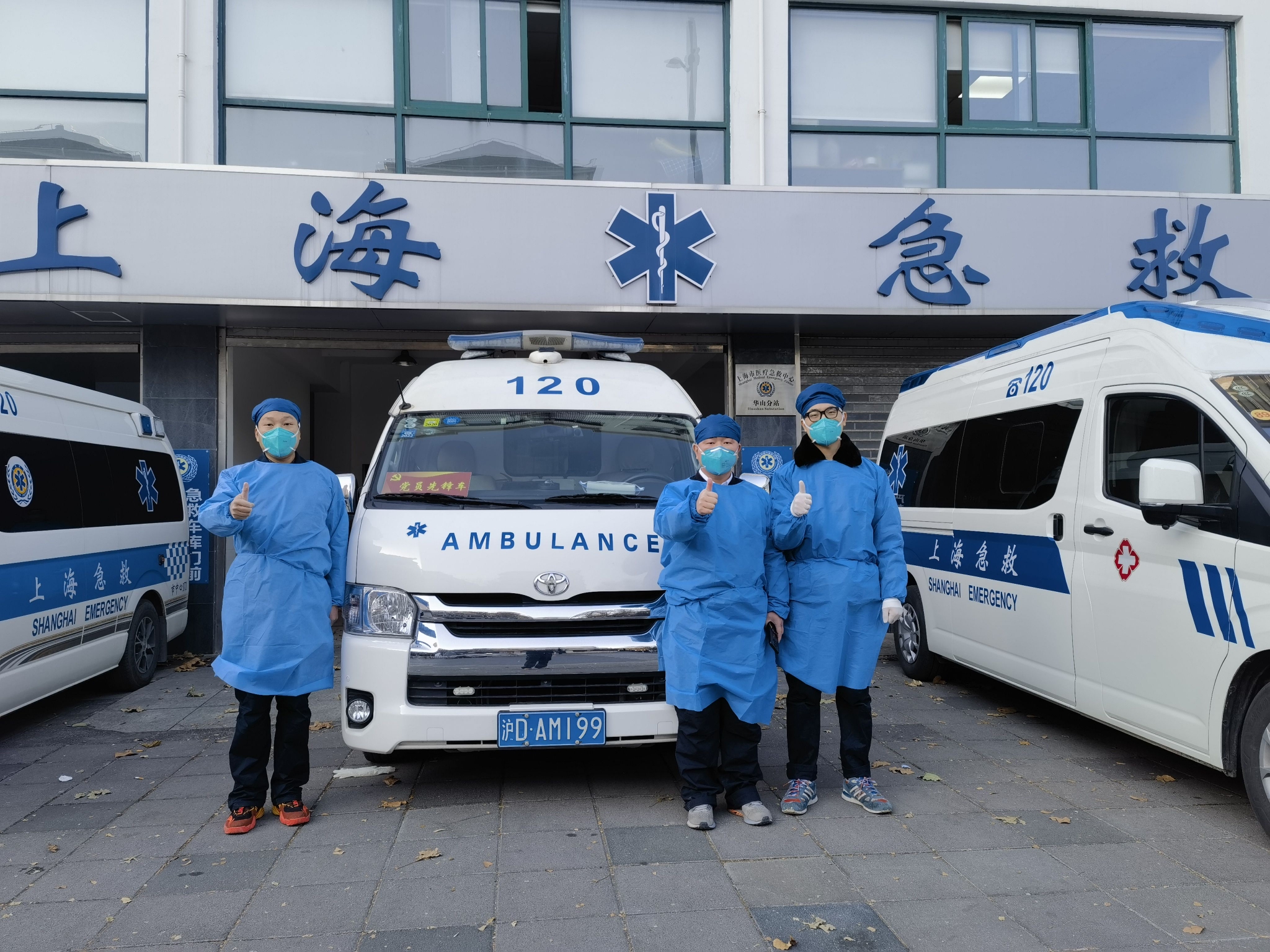 120��ʻԱ��ʢ���м䣩�뼱��ҽ��������һ��������Ա����������һ����һͬ���������������ʱͻ���ӡ�