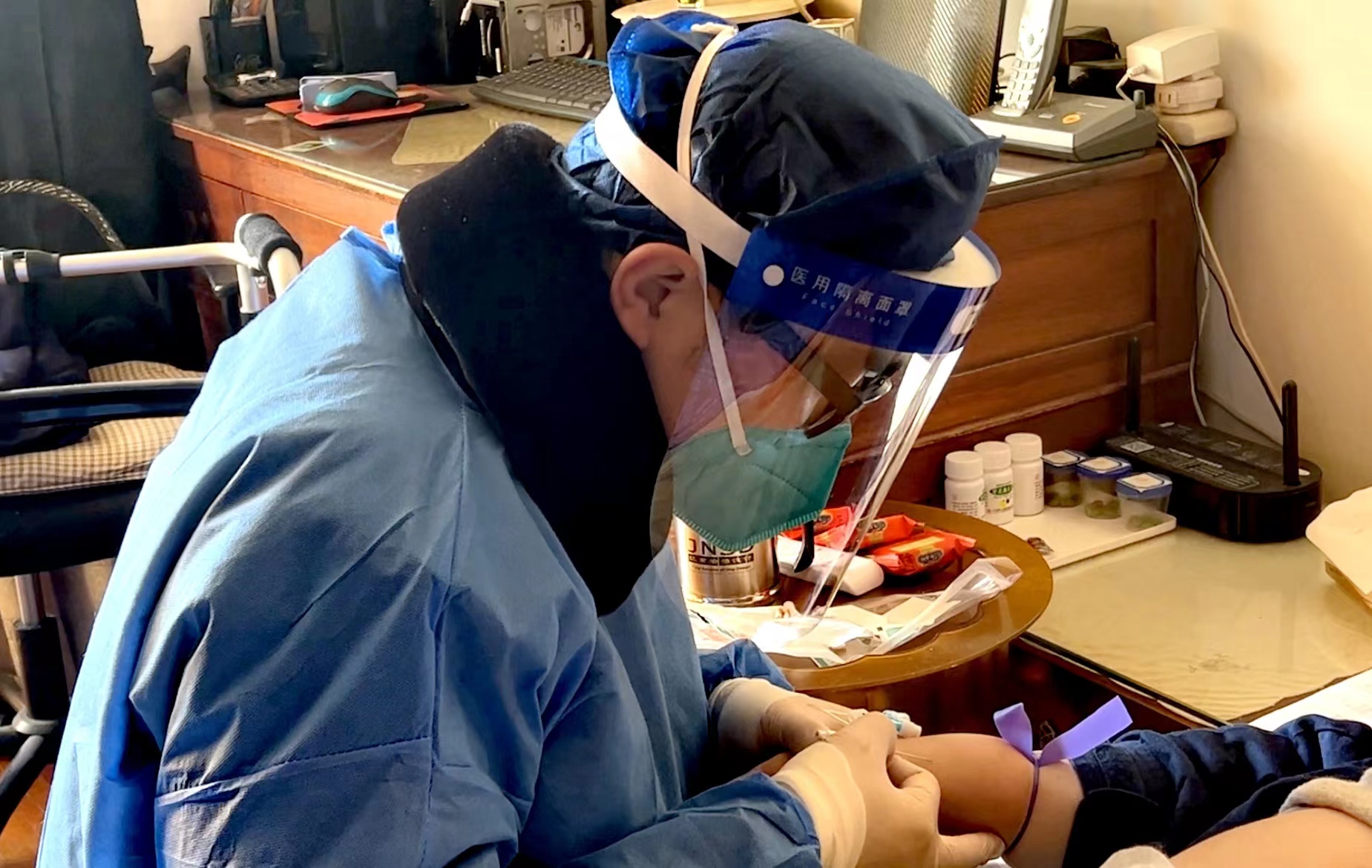 �Ϻ���ҽ�Ƽ����������������ĵ�120��ʻԱ��ʢ���й��人���߾���������ͼƬ �ܷ��߹�ͼ