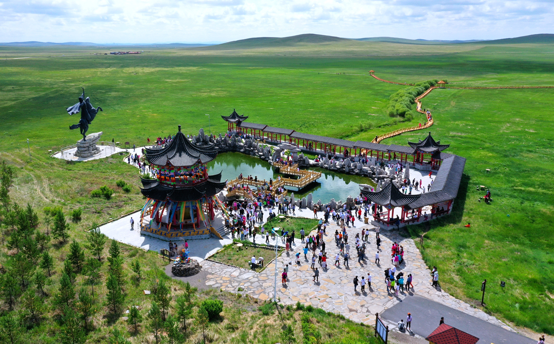 乌拉盖草原上的4a级景区布林泉.新华网发