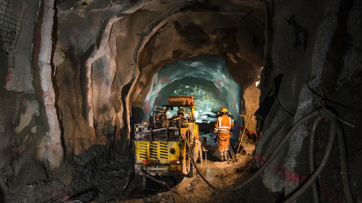 一,公司简介洛阳栾川钼业集团股份有限公司(以下简称"洛阳钼业","公司