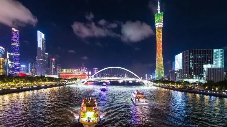 拥有广州塔,珠江黄金水段两大核心游览区,以江塔联游,珠江夜游为特色