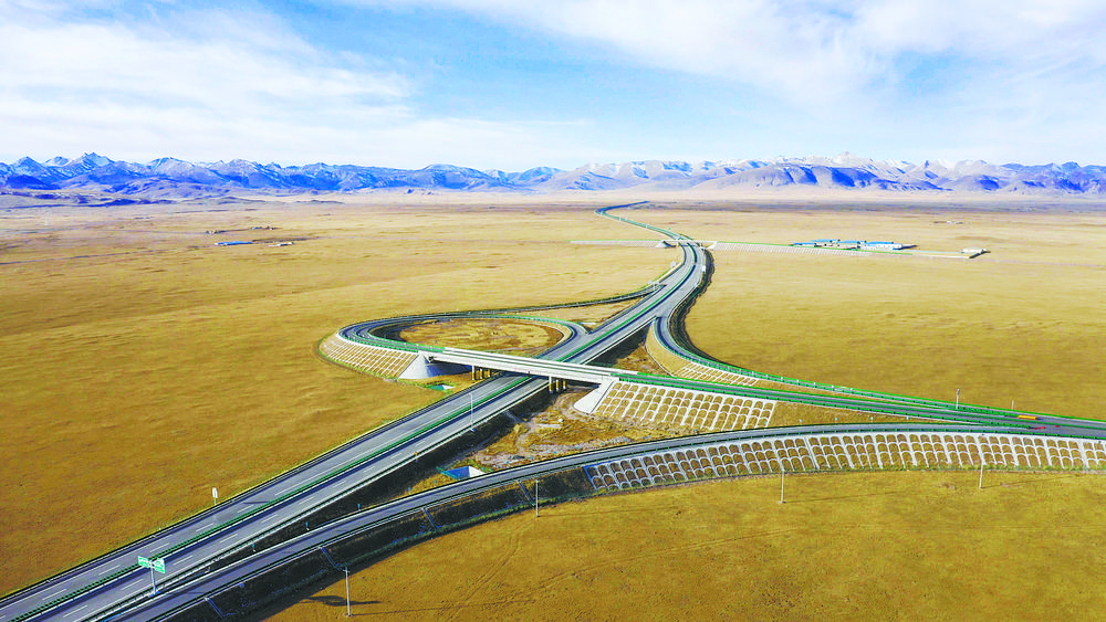 西海(海晏)至察汗诺公路. 青海省交通运输厅供图
