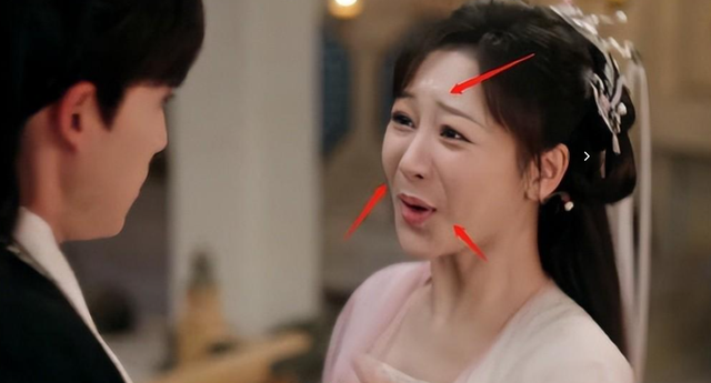 再看杨紫今年演出的电视剧,《沉香如屑》里她扮演的是菡萏仙子颜淡