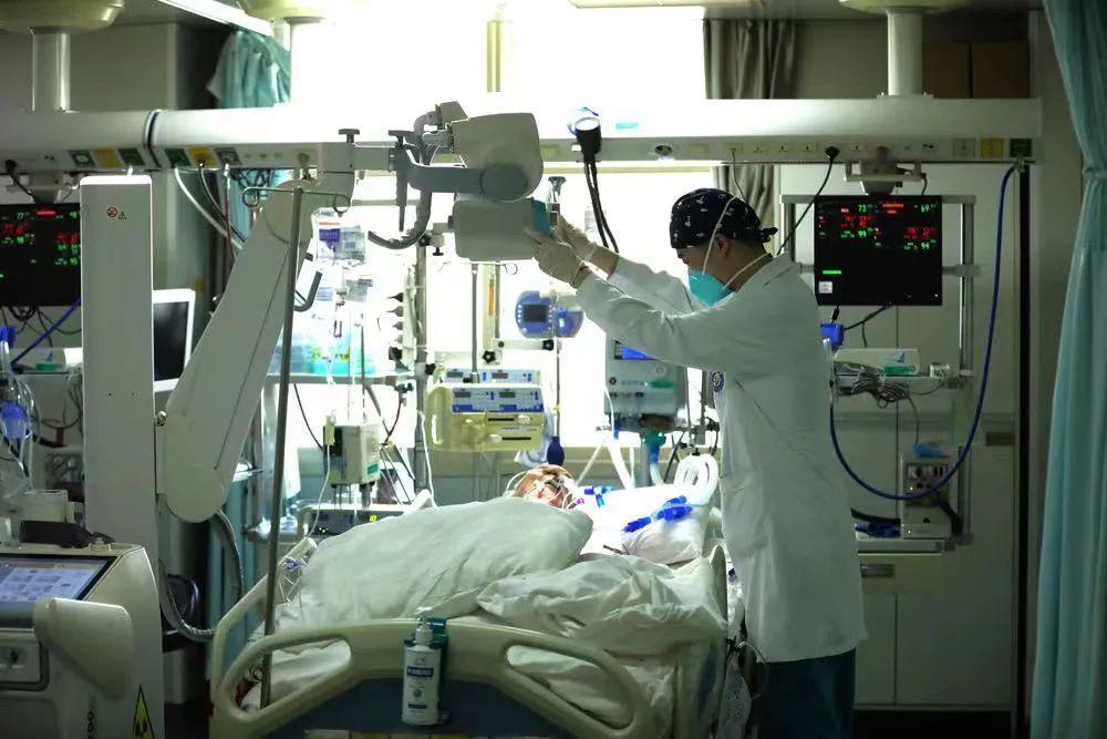 走进首钢医院重症病房|护士_新浪财经_新浪网