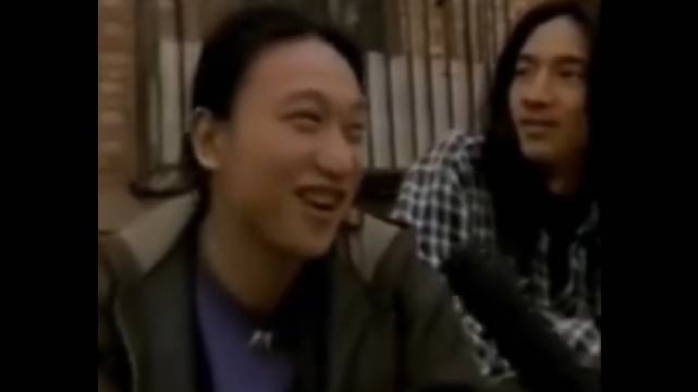 张炬早期罕见采访视频，上学的时候是十项全能的体育生……_新浪新闻