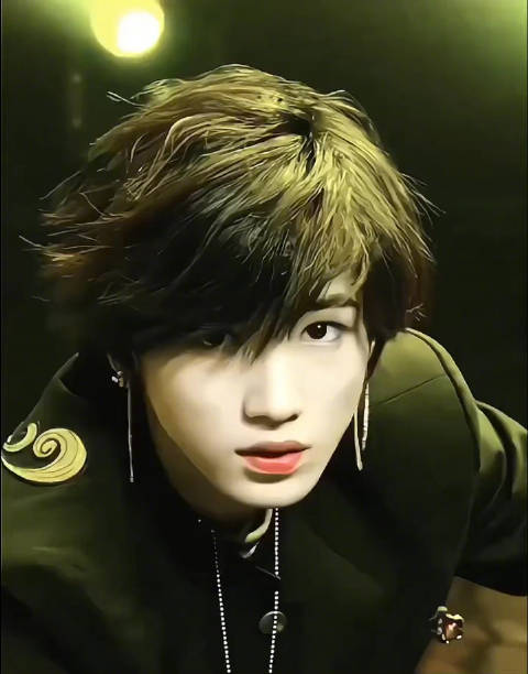 来看看时代少年团宋亚轩的舞台ending眼神