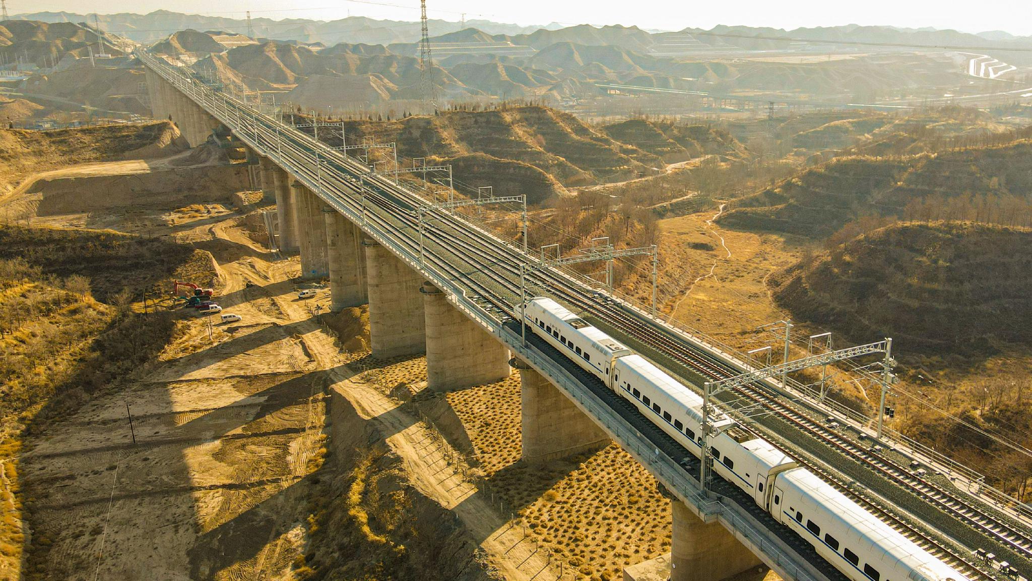 12月29日,银川至兰州高铁中卫至兰州段建成开通.颉满斌 摄
