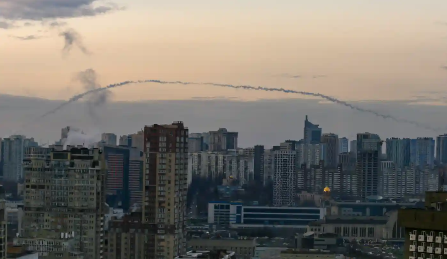 乌克兰多地续遭俄攻击 全境响起空袭警报_凤凰网视频_凤凰网