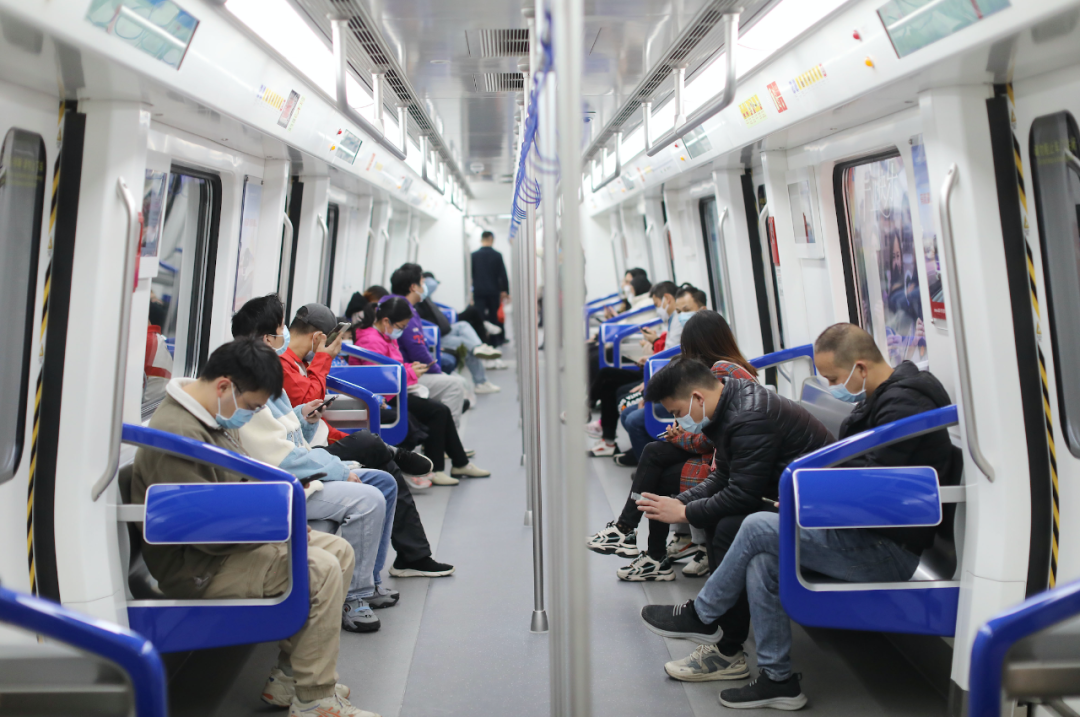 放开一个月，北上广深坐地铁的人变多了吗？