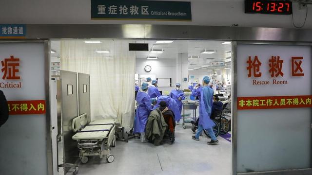 解放军总医院急诊医学科主任：急诊量持续高位运行，危、急、重病人达50%|患者|朱海燕|消防救援|会诊|抢救室_新浪新闻