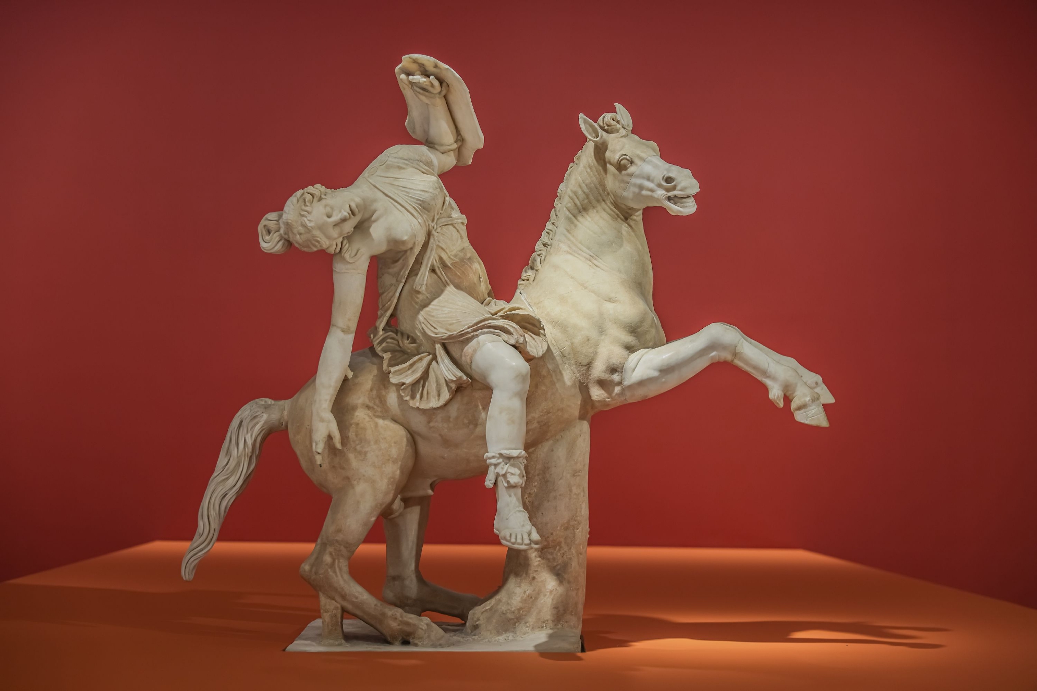 现场|爱焰,奇遇与征服:黄浦江畔的古罗马"绝美之境"_新浪财经_新浪网