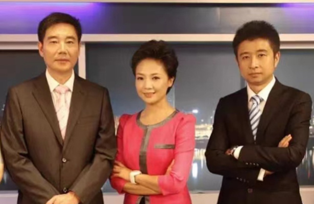 60岁主持人吕冲病逝,好友透露是感染新冠去世,其弟弟也英年早逝