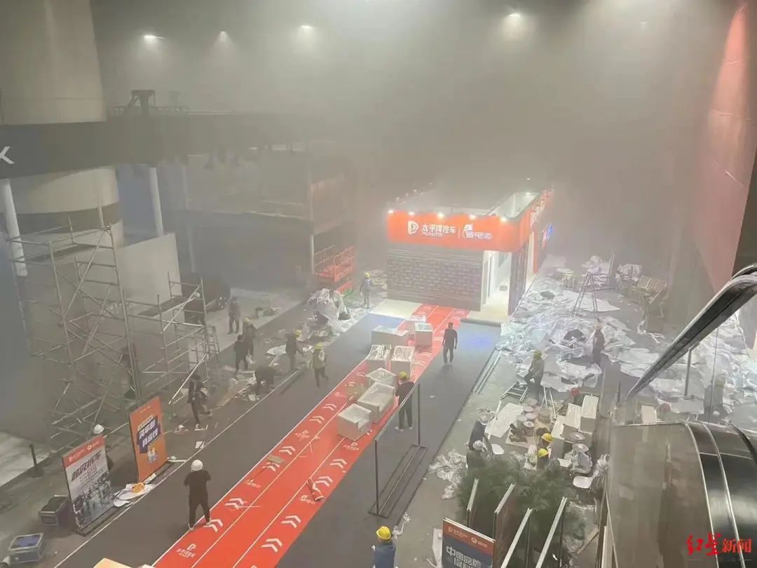 ▲展馆被浓烟覆盖