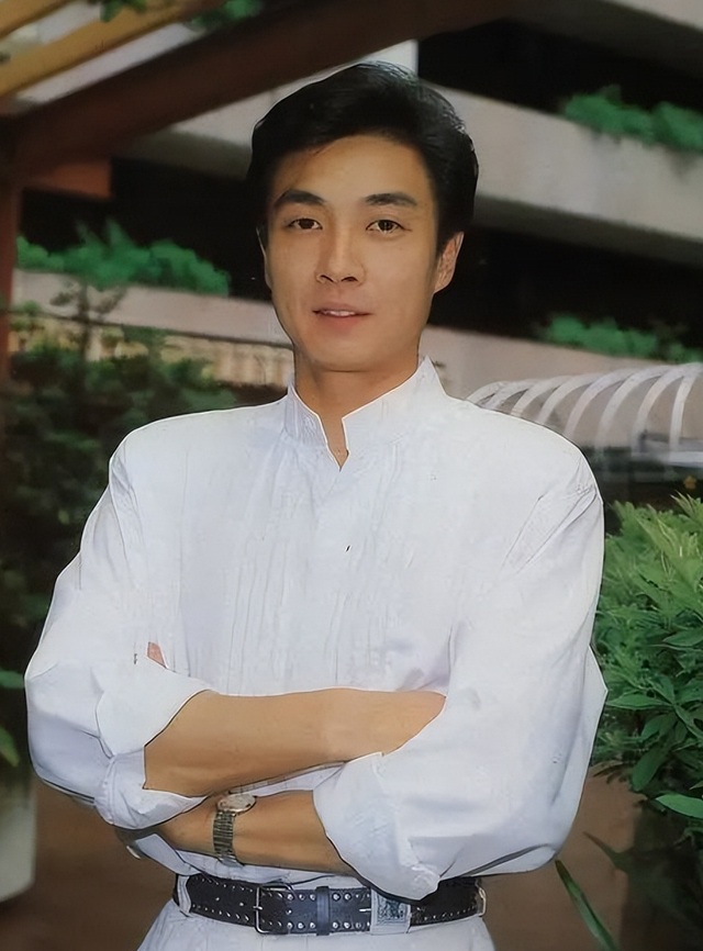 演员刘松仁:娶小20岁泰国空姐,65岁和母亲牵手逛街,73岁没孩子