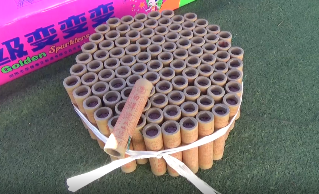 12月26日19时许,大兴警方在安定镇某村巡逻检查时,路边一些燃放过的