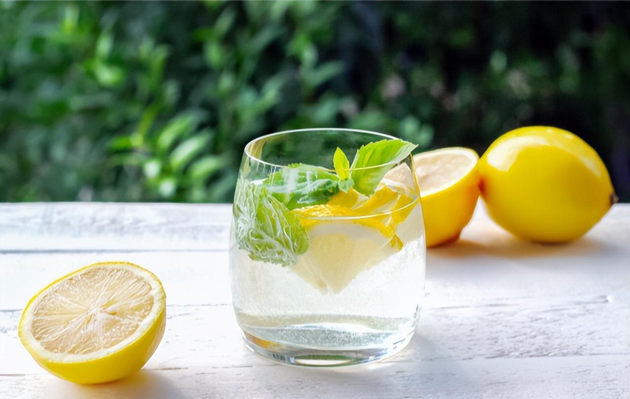 每天坚持用柠檬泡水喝,6个好处或"不请自来",但泡法有讲究插图2