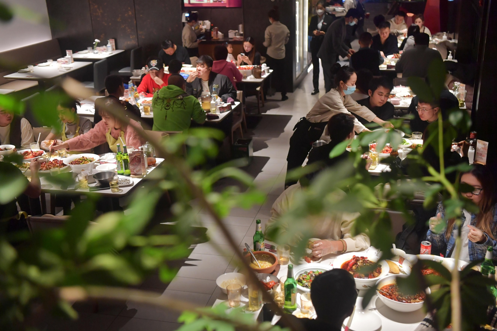 助力餐饮市场复苏,簋街11家餐企联合向消费者"发红包"__财经头条