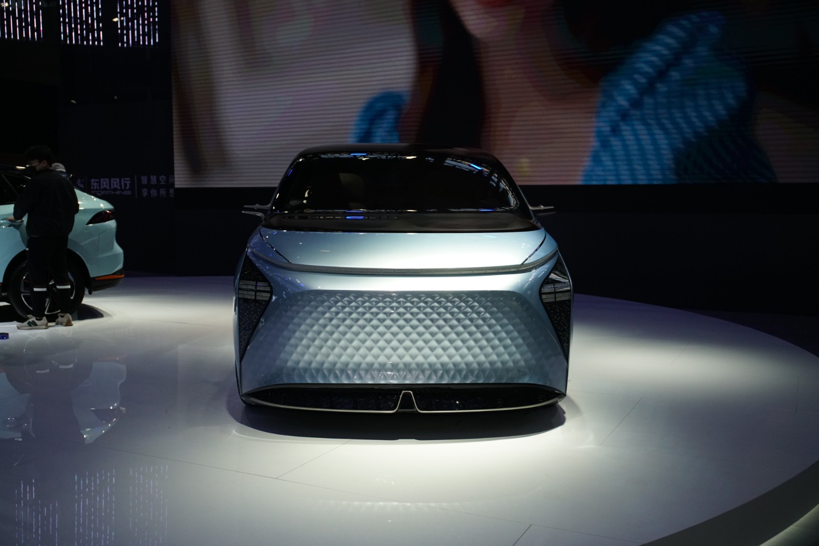 2022广州车展东风风行旗舰mpv概念车