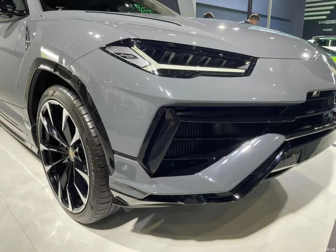 v8双涡轮640马力兰博基尼uruss亮相广州车展