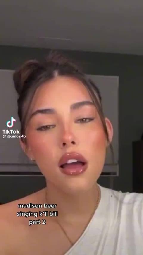 星翻唱｜Madison Beer在最近的 Instagram Live 中演唱了 SZA……_新浪新闻