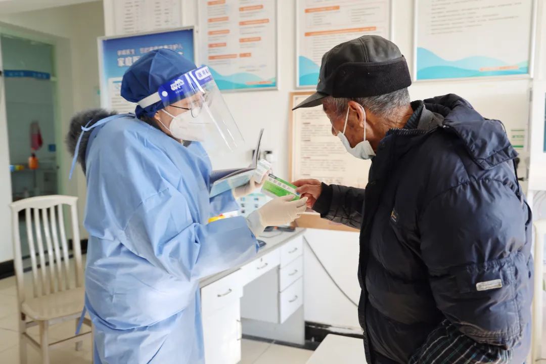 救急药2小时送达！“上海样本”包含30个奥密克戎亚型毒株，北上广感染峰值预测→休闲区蓝鸢梦想 - Www.slyday.coM