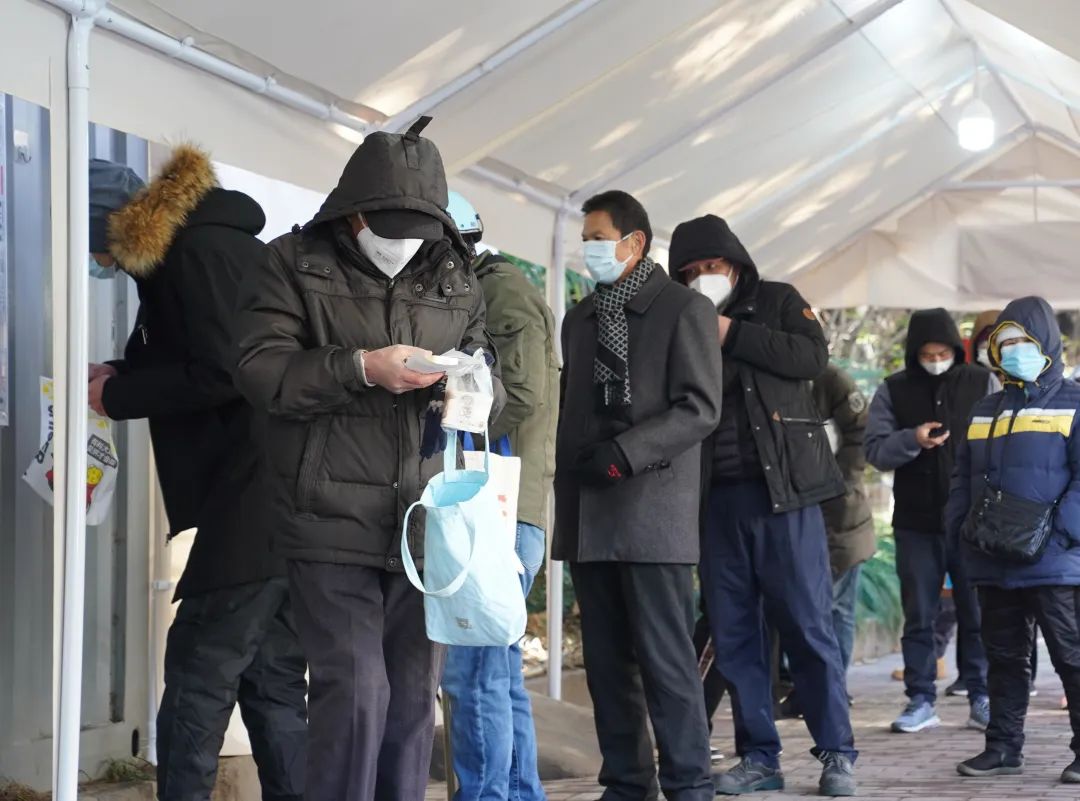 救急药2小时送达！“上海样本”包含30个奥密克戎亚型毒株，北上广感染峰值预测→休闲区蓝鸢梦想 - Www.slyday.coM