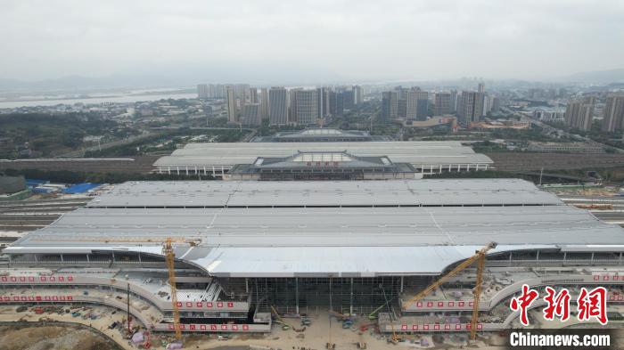 福厦高铁福州南站金属屋面封顶15台30线将破福建站房记录